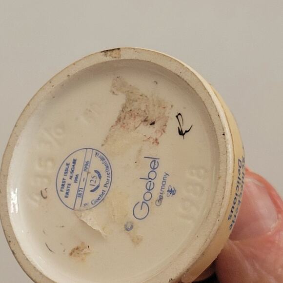 Vintage Hummel Goebel Germany 1996 First Issue Delicious Figurine 4.25" - Picture 12 of 13